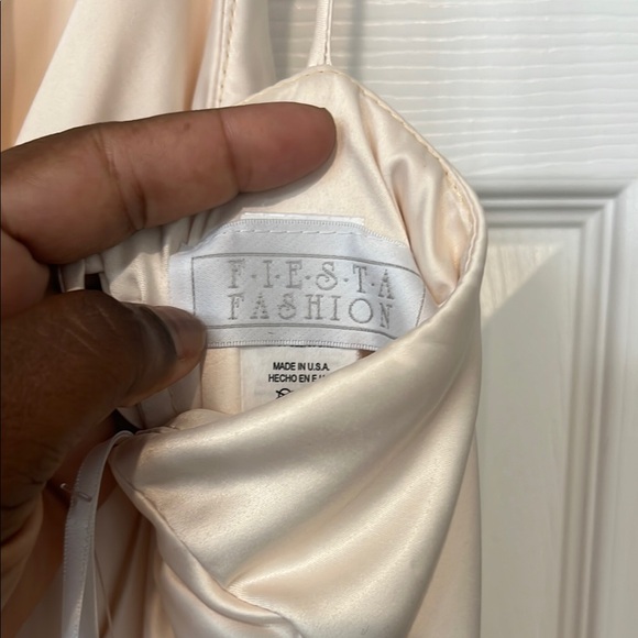 Elegant Cream Wedding Dress - Picture 2 of 4